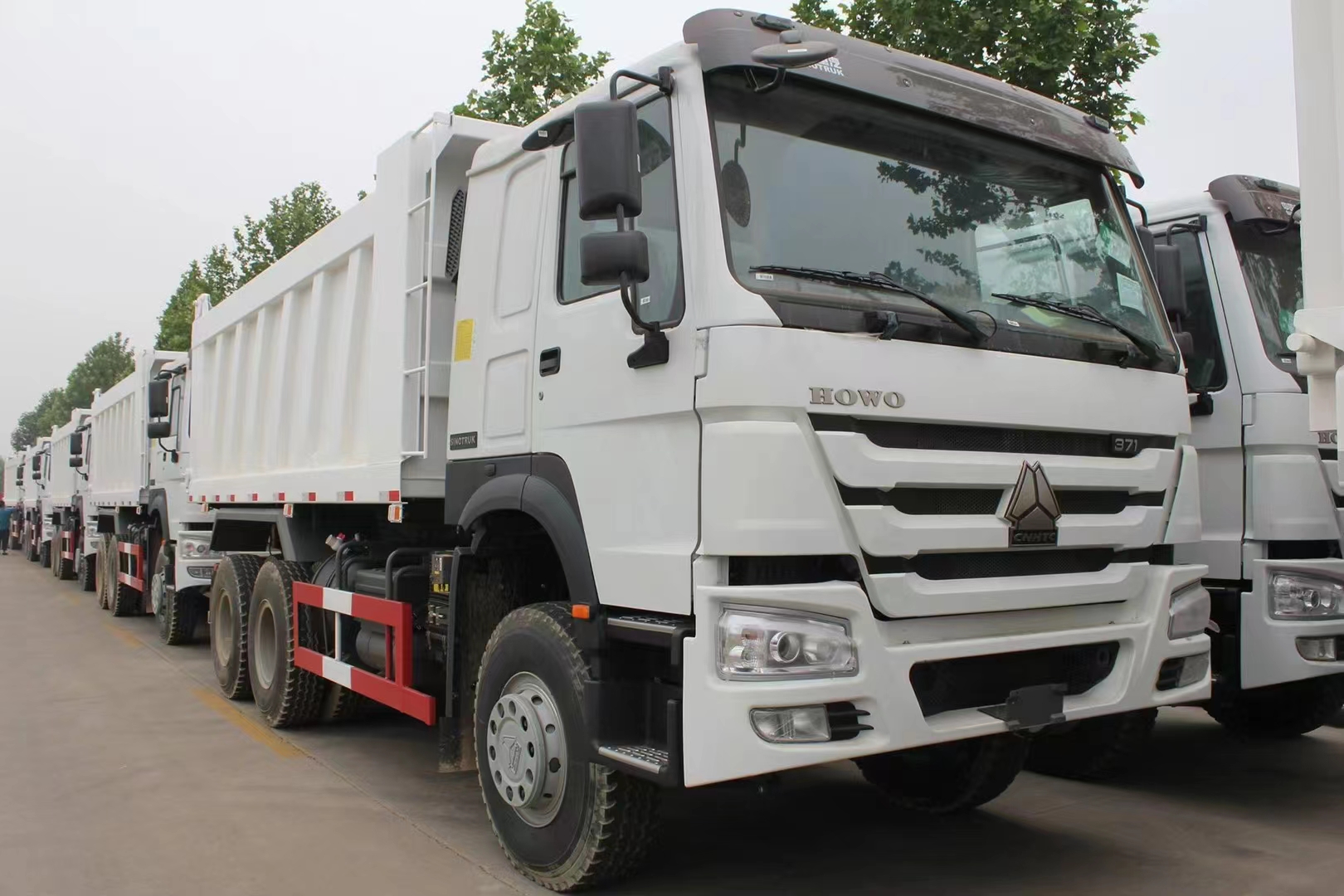 Les camions à benne basculante Sinotruk Howo sont prêts à être expédiés