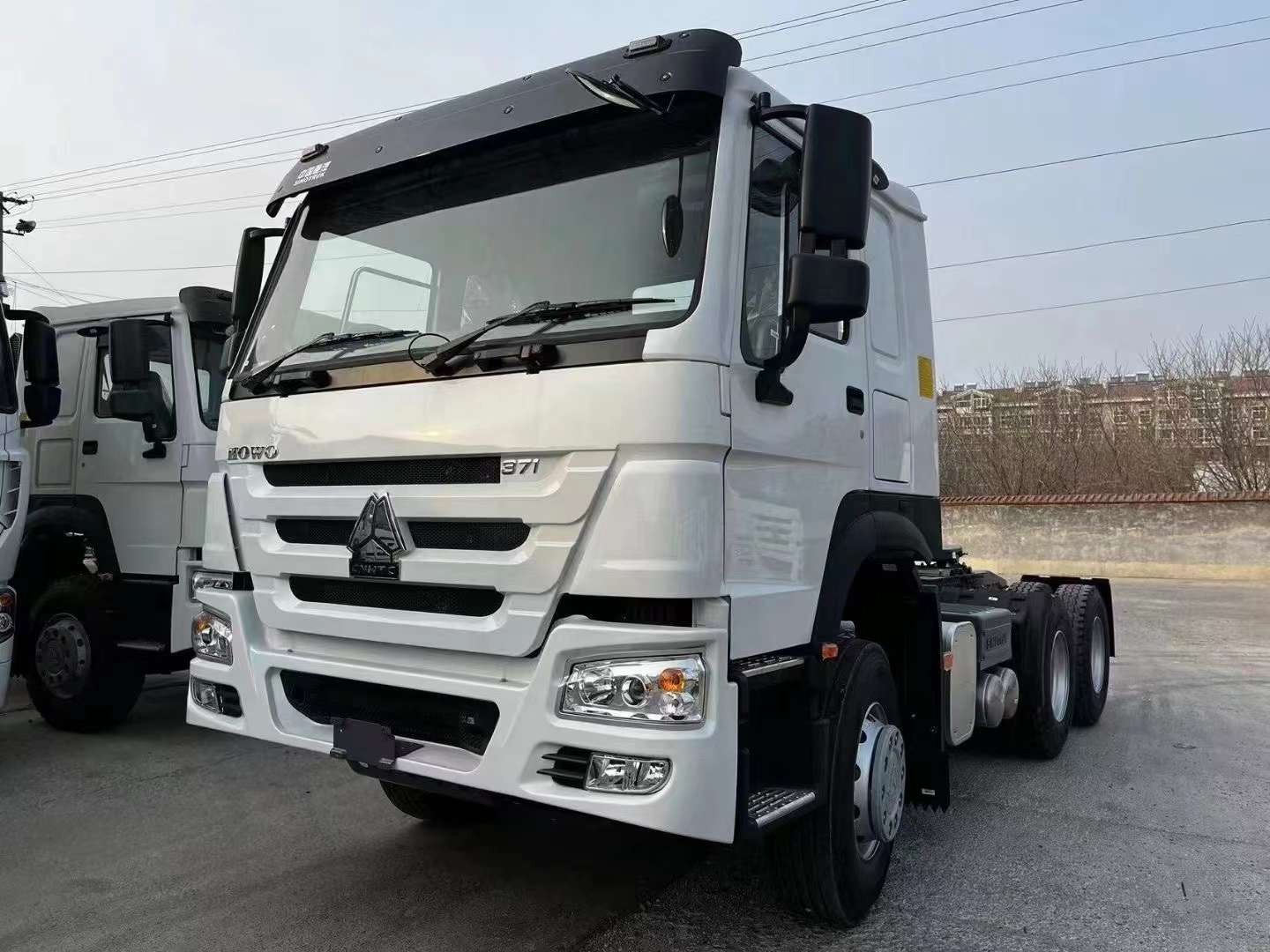 LE TRACTEUR DE CAMIONS SINOTRUK HOWO 10 ROUES SONT PRÊTS POUR L'EXPÉDITION