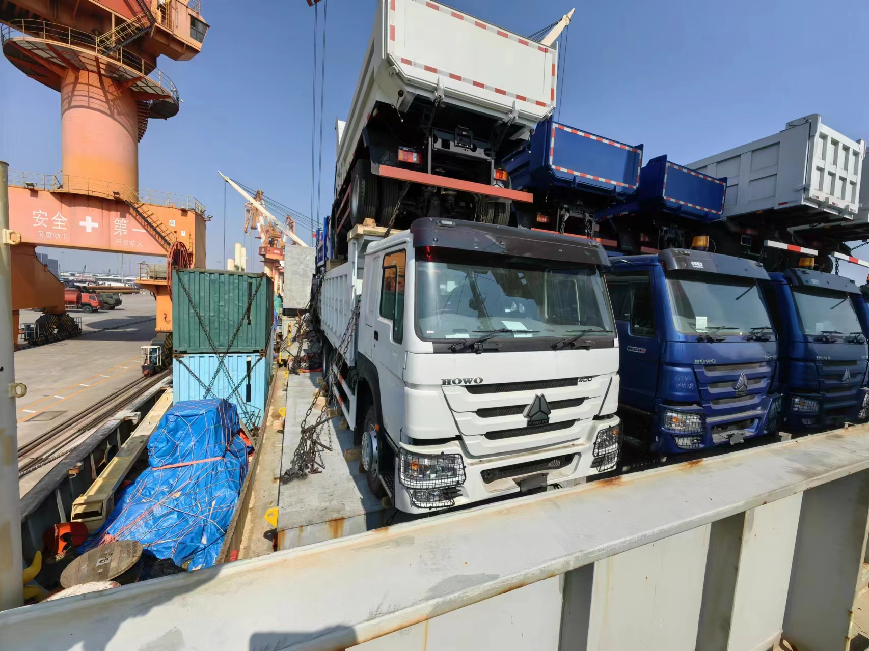 5 unités Howo Denpor Trucks Expédition en Amérique du Sud