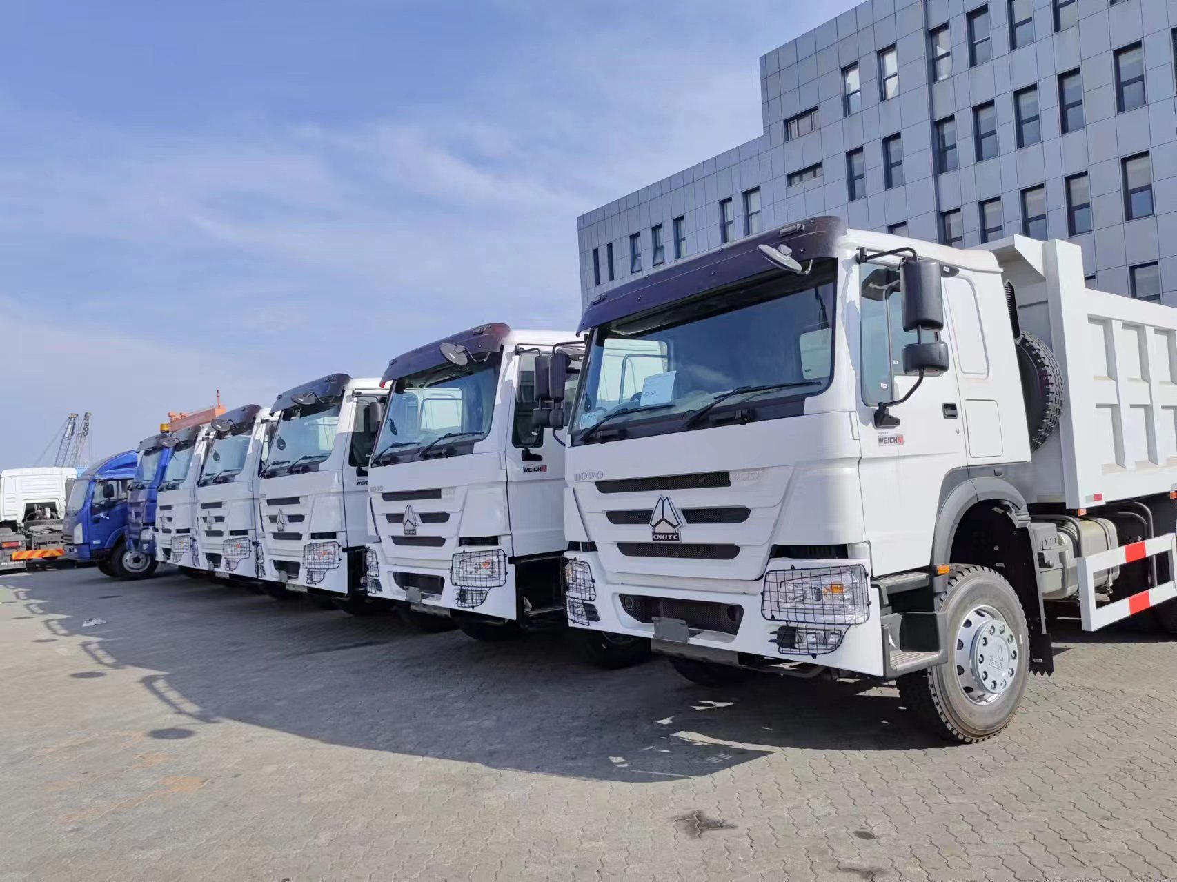 Sinotruk Howo 6 * 4 Les camions à benneaux sont prêts pour la livraison