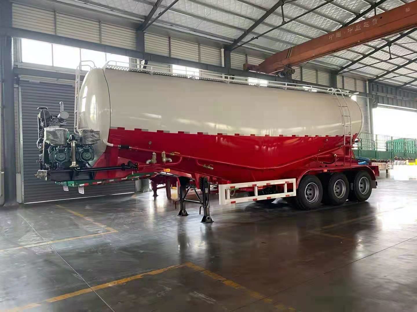 Camion-réservoir de carburant